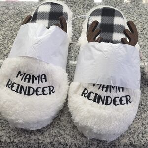 NWT Woman's Jammies For Your Families Reindeer Slippers Mama White Medium 7-8